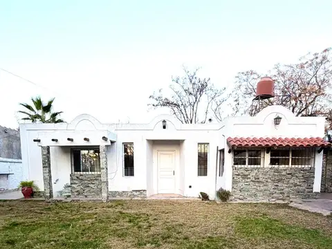 CASA EN BARRIO CERRADO CHACRAS DE CORIA