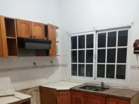 Depto Tipo Casa en Alquiler en Quilmes, $ 700.000