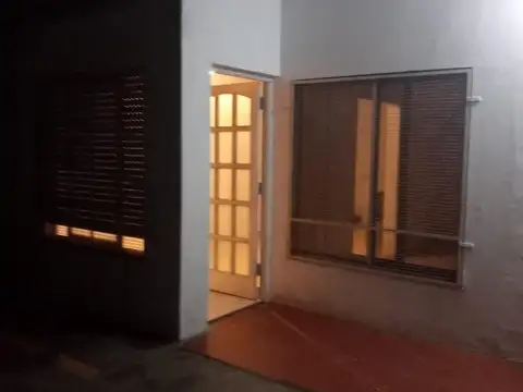 Departamento con patios tipo casa en Alquiler, Quilmes Oeste