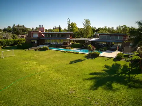 Casa 5 ambientes con 3 baños