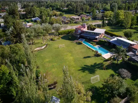 Casa 5 ambientes con 3 baños