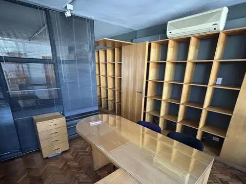 Amplia Oficina en Alquiler - Zona Tribunales muy Luminosa