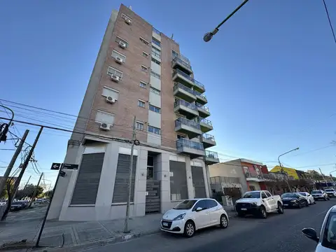 Departamento en venta de 3 ambiente. Edificio con piscina y terraza. Centro Campana