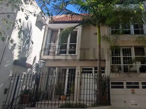 Casa 3 Dormitorios frente a Plaza Alsina (Plaza Alsina entre 38 y diag. 74, La Plata)