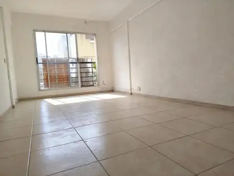 Montes de Oca y Carlos Casares 2300