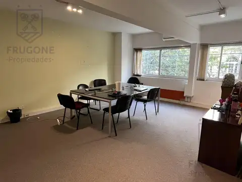 Oficina 5 ambientes con 4 baños