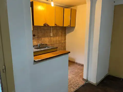 Venta 2 amb x escalera A REFACCIONAR - Floresta