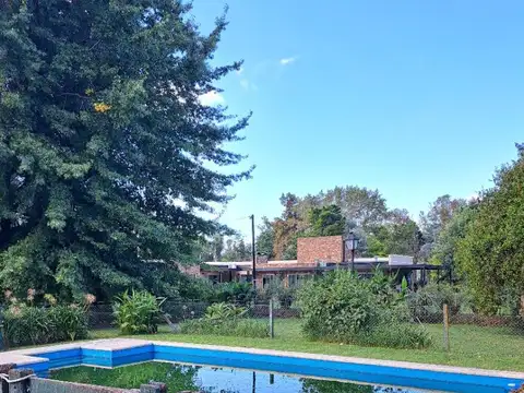 Casa en Venta con 2 cocheras