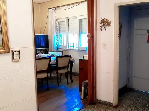 Casa 6 ambientes con 2 baños