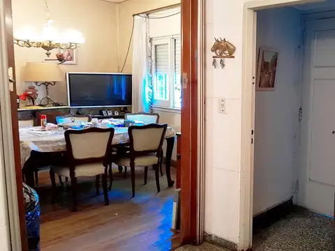 Casa 6 ambientes con 2 baños