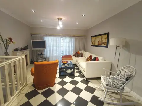 Depto Tipo Casa en Venta de 5 ambientes