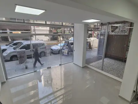 Local en Venta Via Púb.