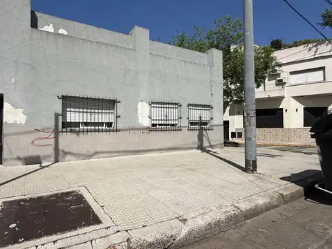 Casa sobre lote propio de terreno Venta En Pompeya permuta acepta menor valor