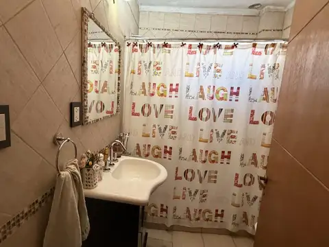 Casa 5 ambientes con 2 baños