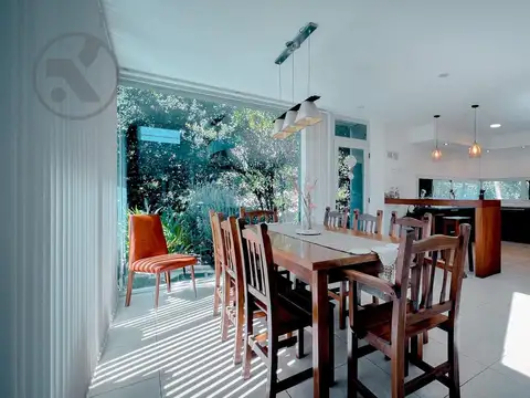 Casa 5 ambientes con 2 baños