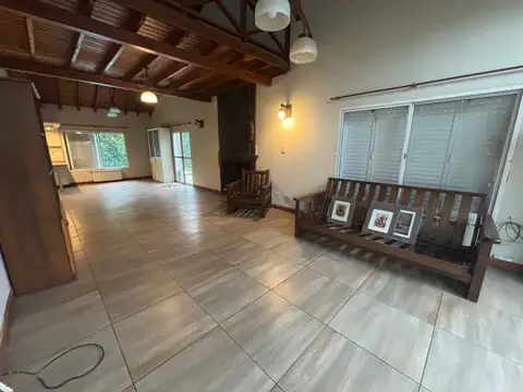 Casa en Alquiler con 1 cochera