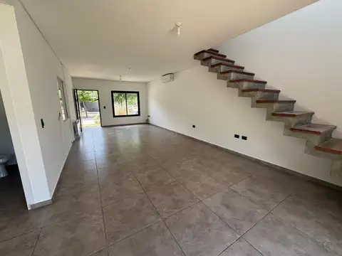 Depto Tipo Casa 4 ambientes con 2 baños