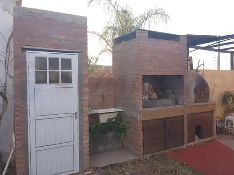 Casa 2 Dormitorios Jardín y Pileta Campiñas Piñero