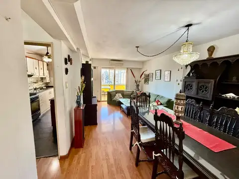 Departamento Amoblado, al Frente con Cochera.