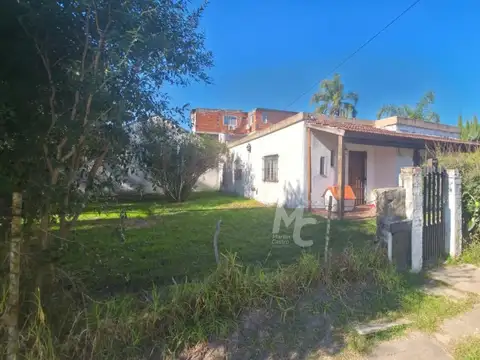 Casa en venta a refaccionar en Troncos del Talar