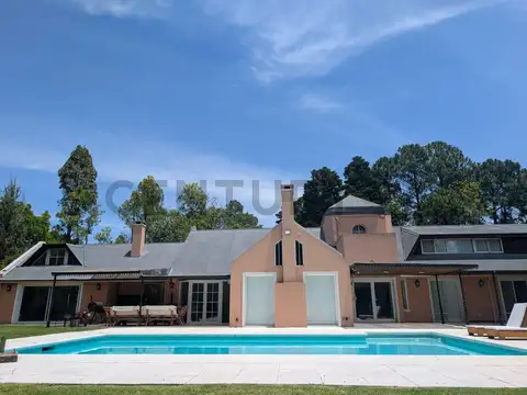 Casa 6 ambientes con 5 baños