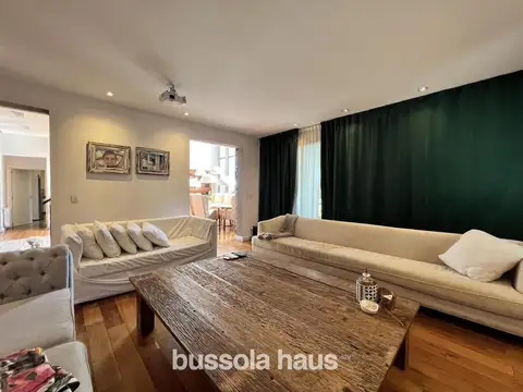 Casa en Venta con 4 cocheras