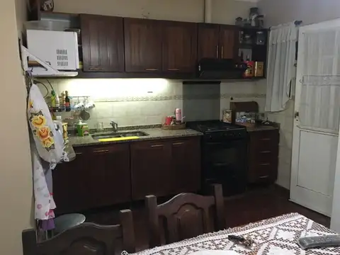 Casa 5 ambientes con 2 baños