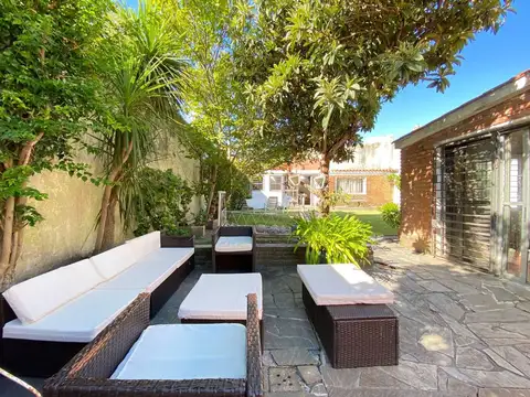 Venta Casa Malvin 4 dormitorios, fondo y barbacoa