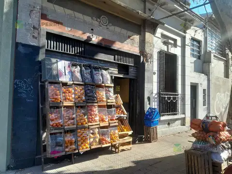 Casa en  en venta y local comercial calle 12 e  70 y 71 La Plata