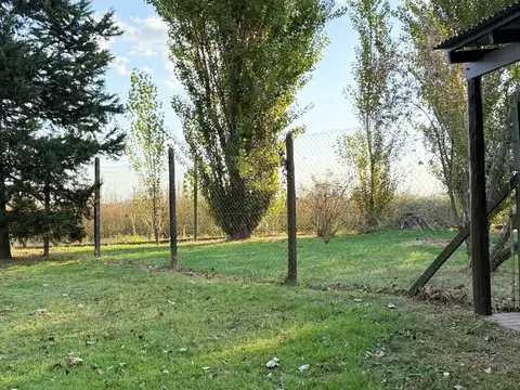 Chacra de 6 hectáreas con casa de campo, parque arbolado y piscina – entorno único en los alrededore