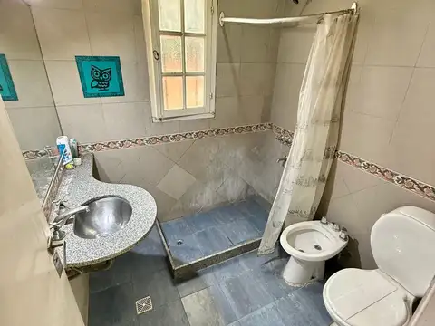 Casa 6 ambientes con 2 baños