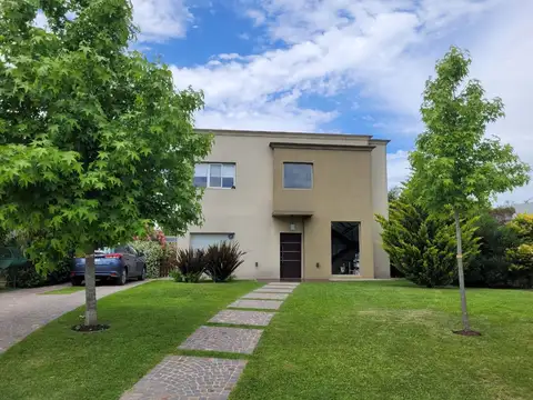 VENTA Casa 3 dorm Pileta San Eduardo
