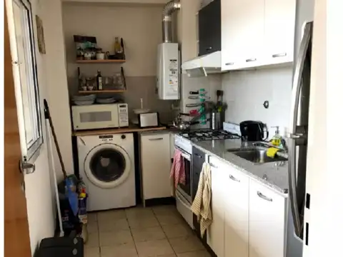 SE VENDE LUMINOSO DEPARTAMENTO 2 AMBIENTES C/ AMPLIO BALCON/ TERRAZA