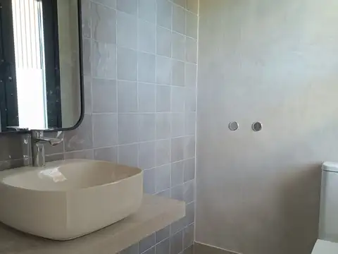 Casa en Alquiler con 2 cocheras