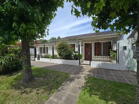 Casa en Venta en San Antonio de Padua 3 Ambientes con patio y parrila