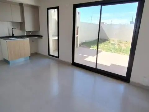 Casa en venta 2 dormitorios 2 baños seguridad 24 hs