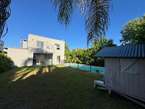 Casa 5 ambientes con 4 baños