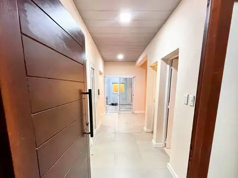 Casa 5 ambientes con 3 baños