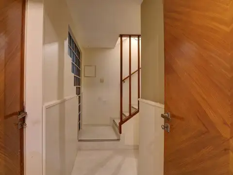 Casa de Dos Pisos con Patio Parrilla, Terraza, Doble Cochera en Villa del Parque