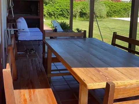 Casa 5 ambientes con 2 baños