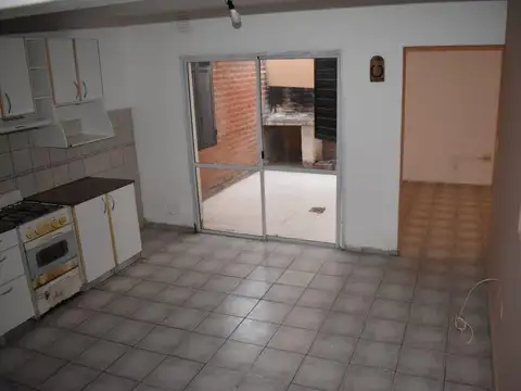 Departamento en Alquiler en Coronel Dorrego, $ 650.000