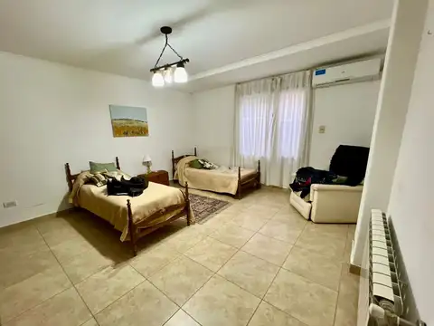 Casa 5 ambientes con 3 baños