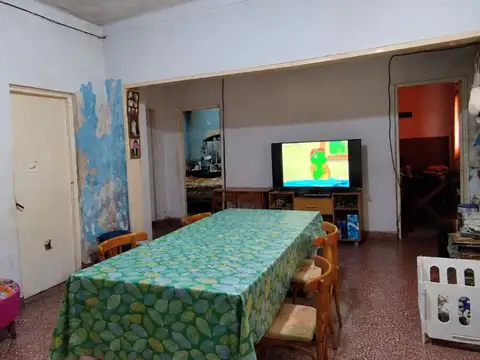 VENTA CASA A REFACCIONAR CON TERRENO VILLA DE MAYO