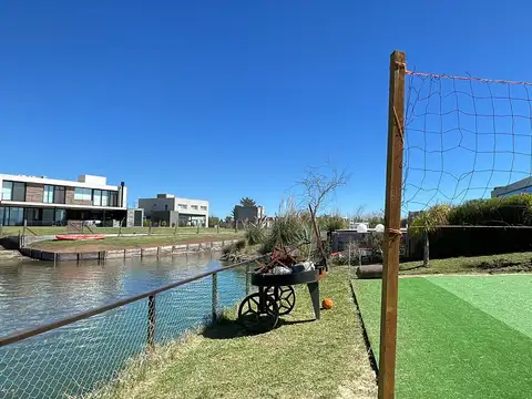 Casa 5 ambientes con 4 baños