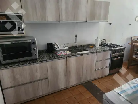 Casa 6 ambientes con 1 baño