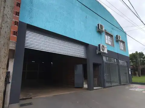 Impecable Depósito en alquiler sobre Avenida Andresito
