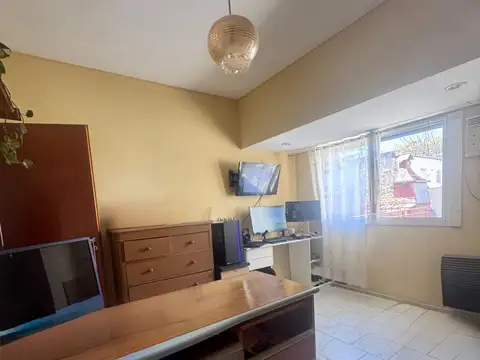 Venta PH con dos viviendas y patio - Beccar