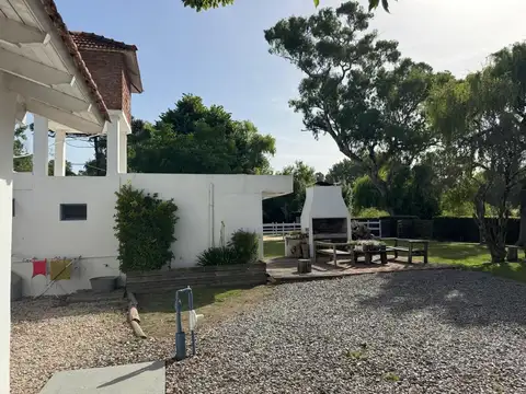 Casa 8 ambientes con 3 baños