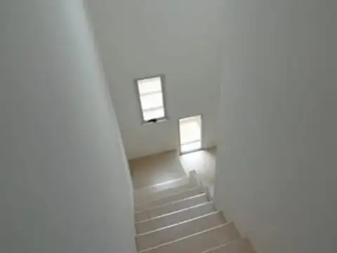 Depto Tipo Casa 4 ambientes con 3 baños