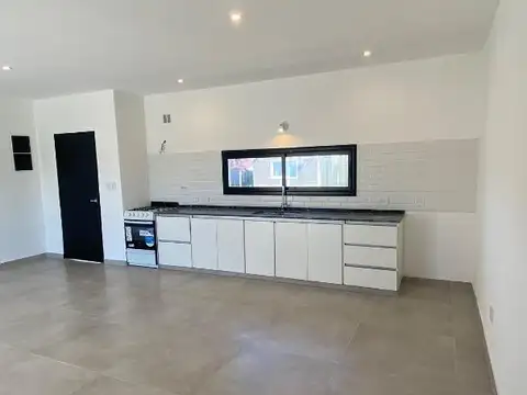 Casa en Alquiler en Pilar del Este - San Ramon, USD 900